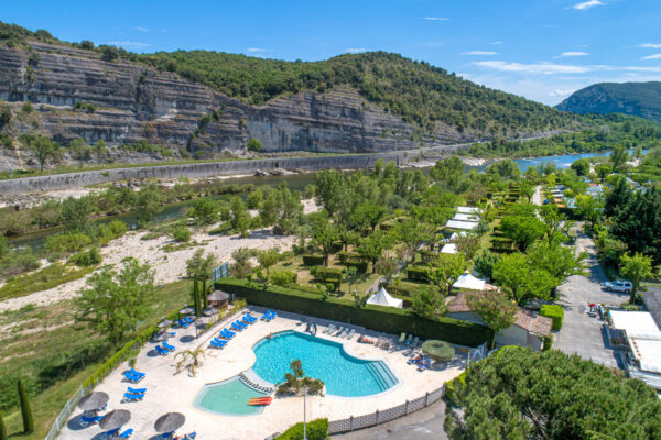 Camping Vallon-Pont-d’Arc avec piscine en Ardèche Sud
