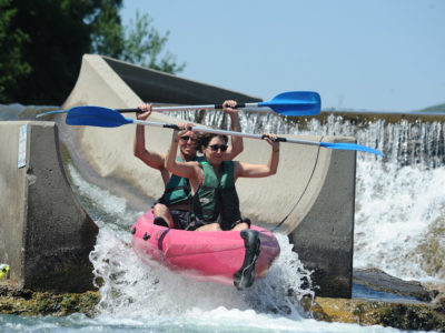 Canoë dans les Gorges de l'Ardèche - Passage d'un toboggan