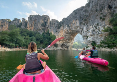 Canoë dans les Gorges de l'Ardèche - Passage sous le Pont d'Arc