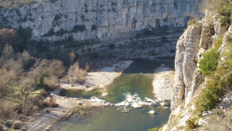 Falaises du Cirque de Gens à 6 km