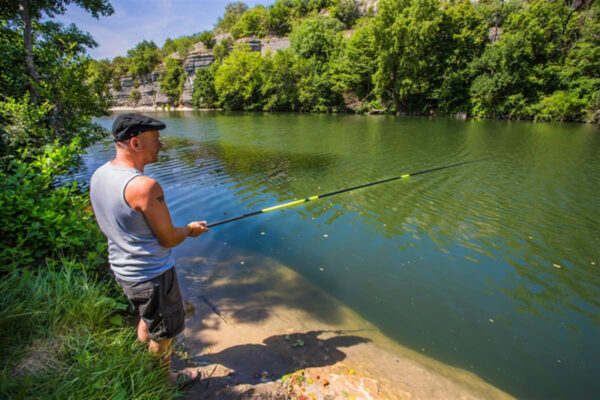 Camping pêche en Ardèche avec piscine