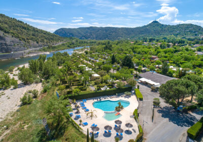 Piscine, rivière et plage privée du camping