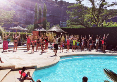 Séance d'aquagym à la piscine du camping